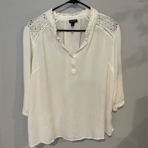 Gauze blouse with eyelet shoulders 1X